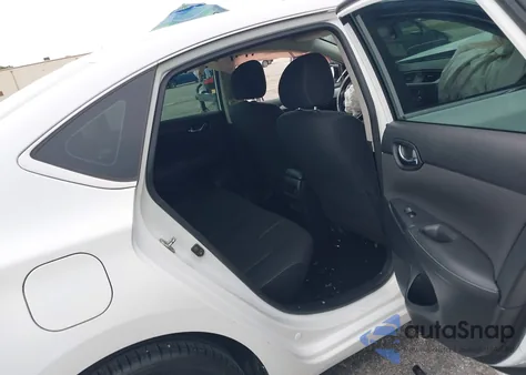 2017 Nissan Sentra S z USA, uszkodzony, nr VIN 3N1AB7AP9HY299530